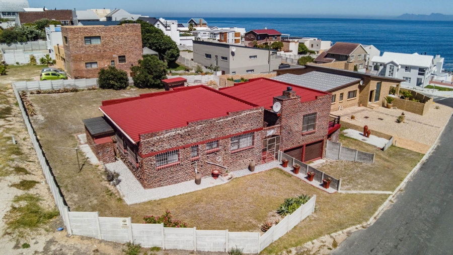 4 Bedroom Property for Sale in De Kelders Western Cape